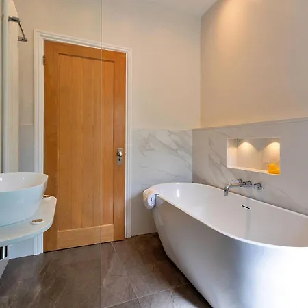 Finest Retreats - Cherry Nr Hall * Grantley