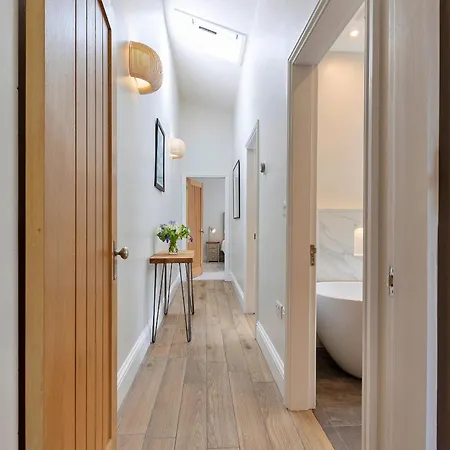 Finest Retreats - Cherry Nr Hall * Grantley
